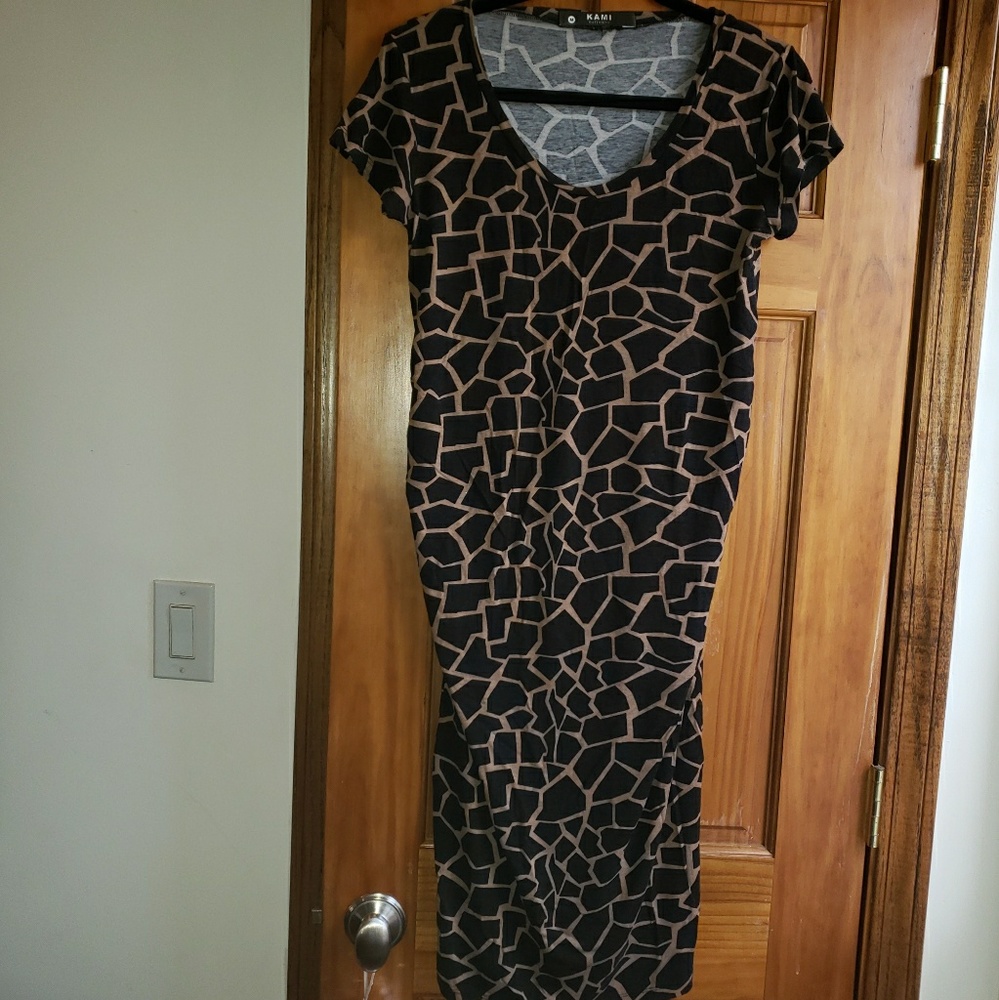 Beautiful giraffe print Maternity dress by Kami